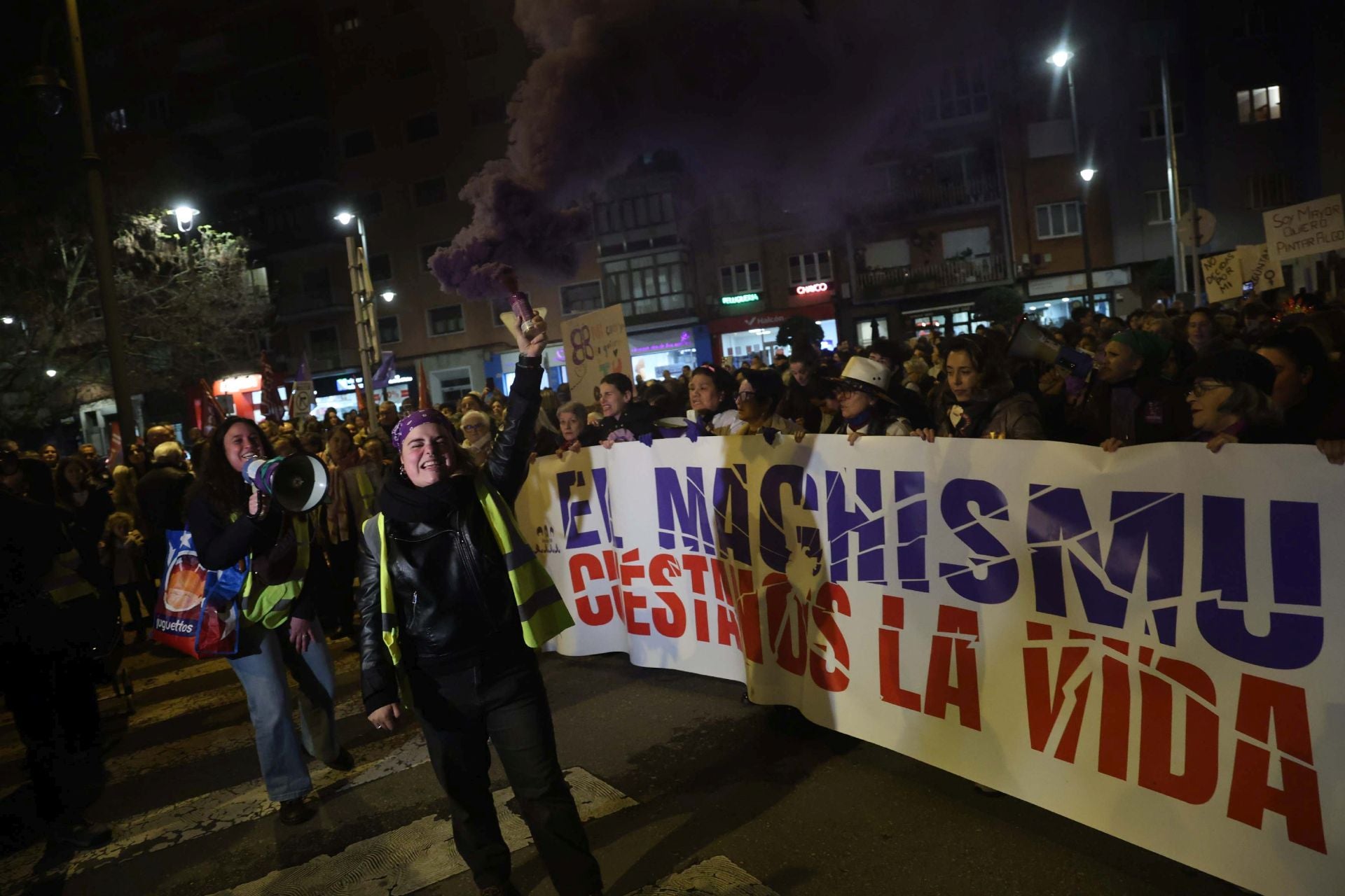 La manifestación contra la violencia machista en Avilés en imágenes