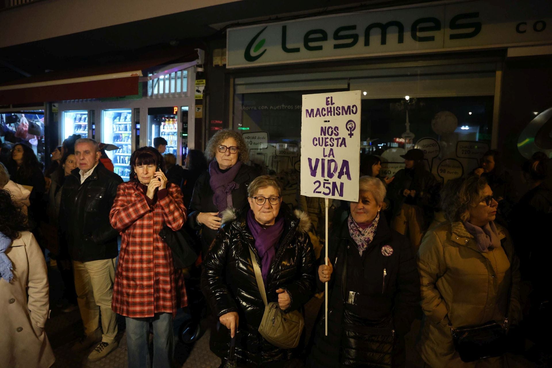 La manifestación contra la violencia machista en Avilés en imágenes