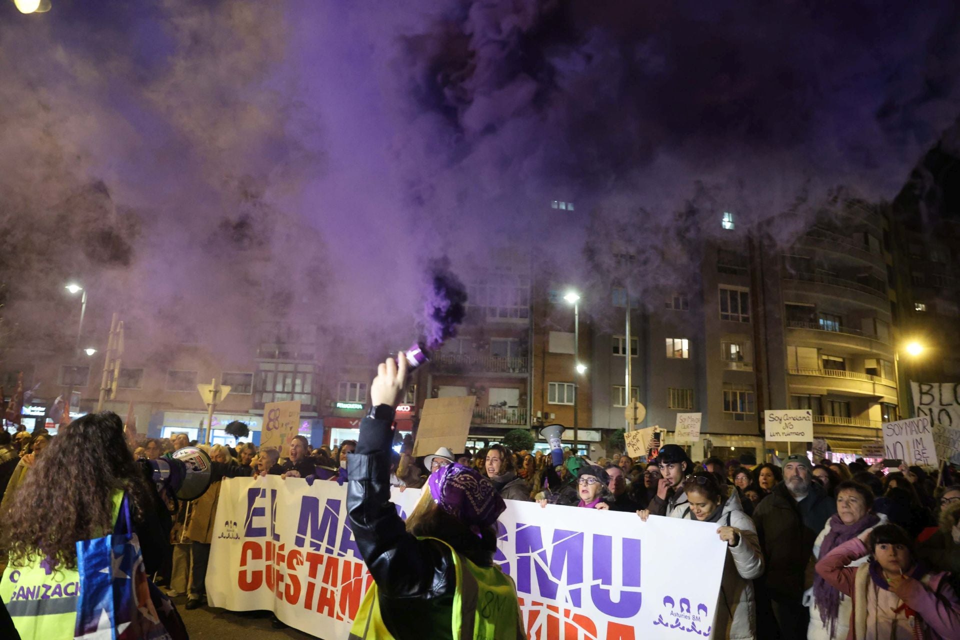 La manifestación contra la violencia machista en Avilés en imágenes