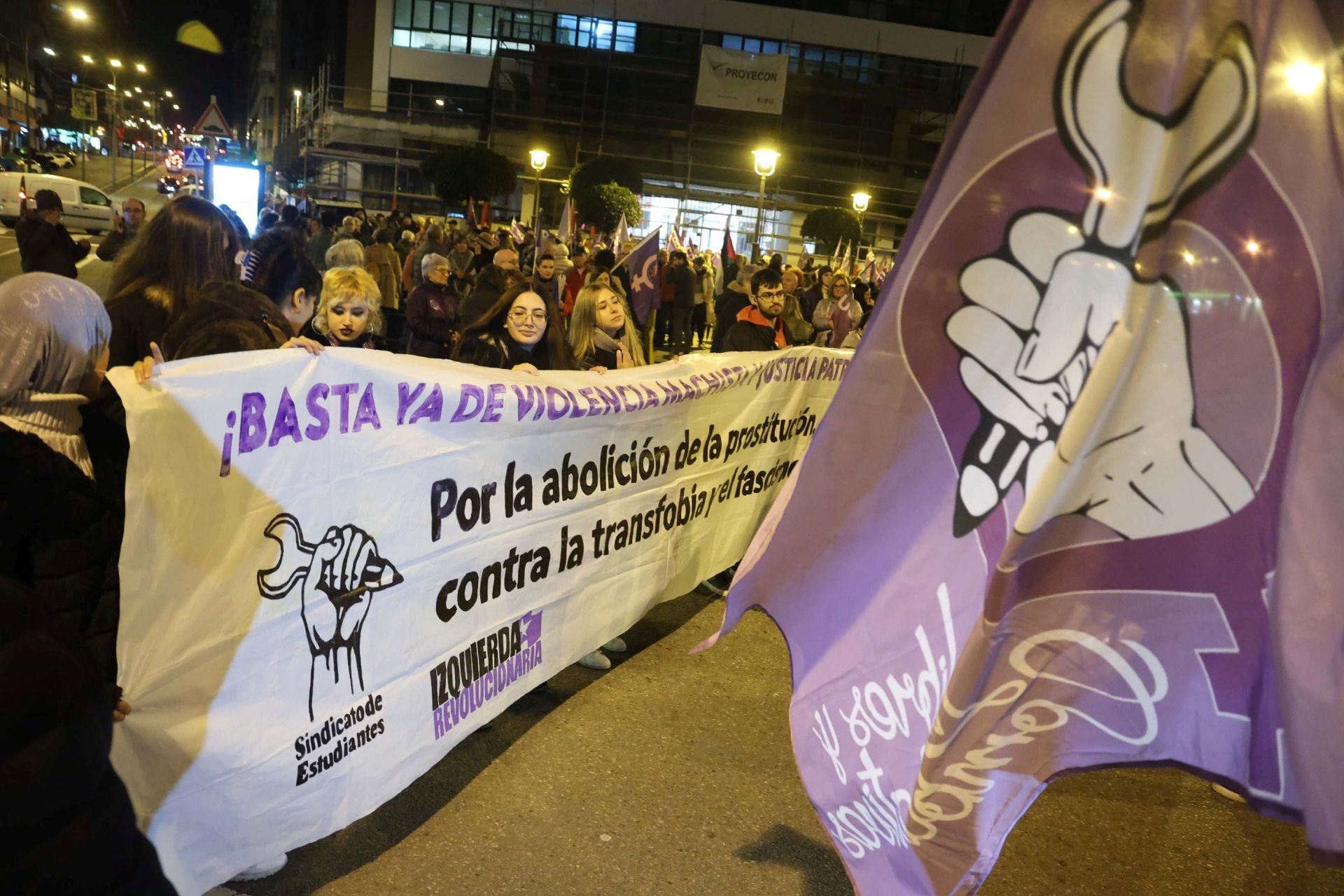 La manifestación contra la violencia machista en Avilés en imágenes
