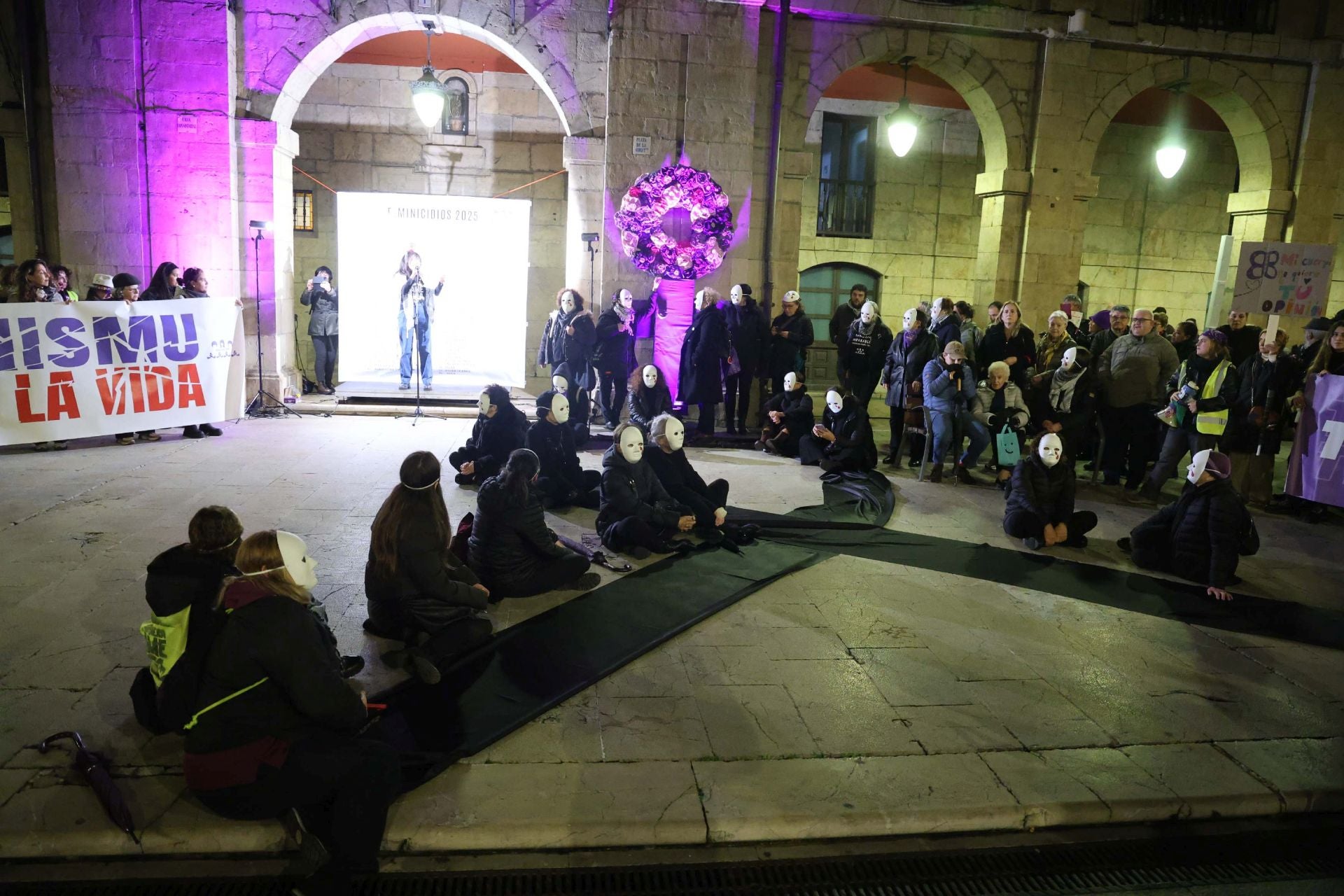 La manifestación contra la violencia machista en Avilés en imágenes