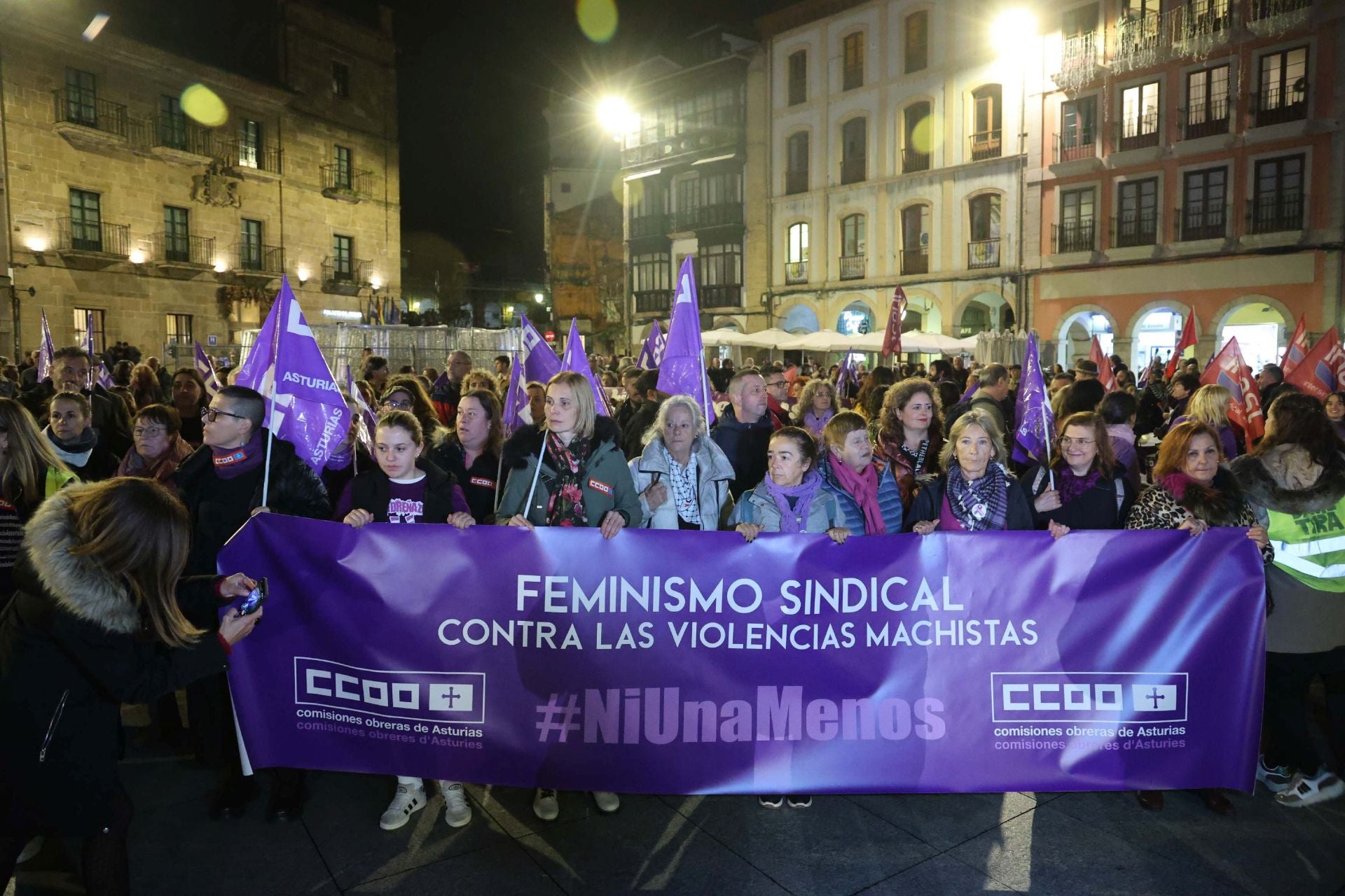 La manifestación contra la violencia machista en Avilés en imágenes