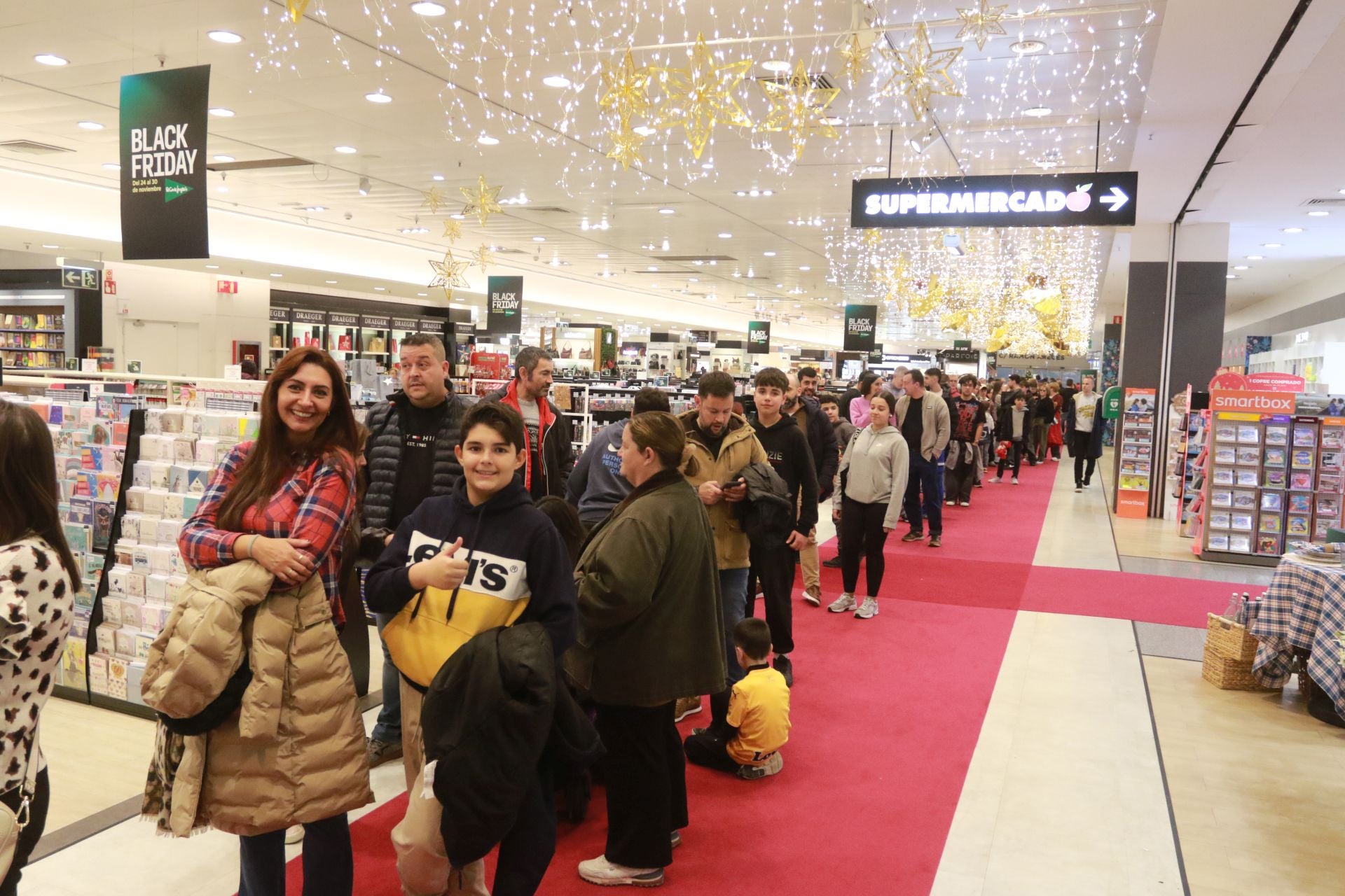 Los jugadores del Sporting firmaron autógrafos en El Corte Inglés