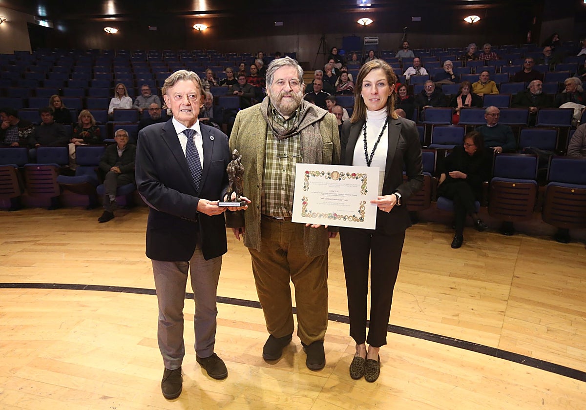 José Ramón Prado, Lisardo Lombardía y Lourdes García, en el Auditorio.