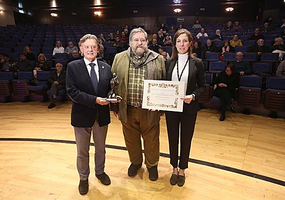 José Ramón Prado, Lisardo Lombardía y Lourdes García, en el Auditorio.