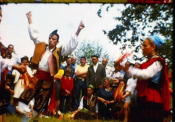 Detalle de una película del baile del pericote.