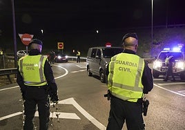 Control de la Guardia Civil, ayer en Gijón, con motivo de la oleada de robos.