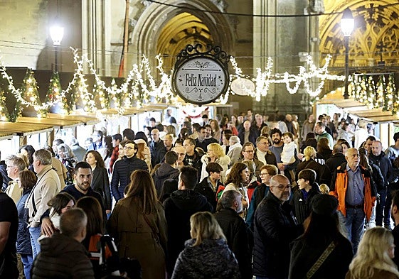 Mercado de Navidad en Oviedo el año pasado.