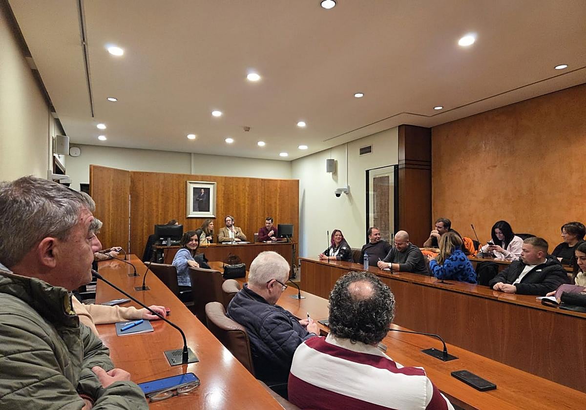 Reunión con los representantes de asociaciones y comisiones de festejos.