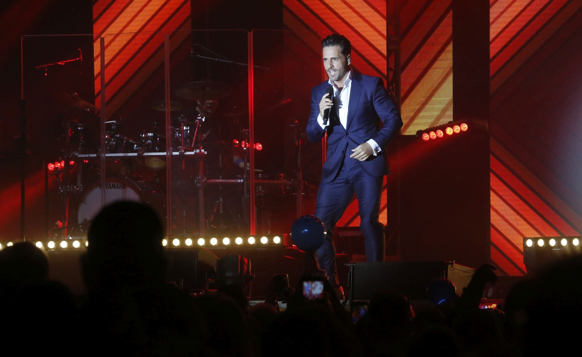 David Bustamante llena el Gijón Arena