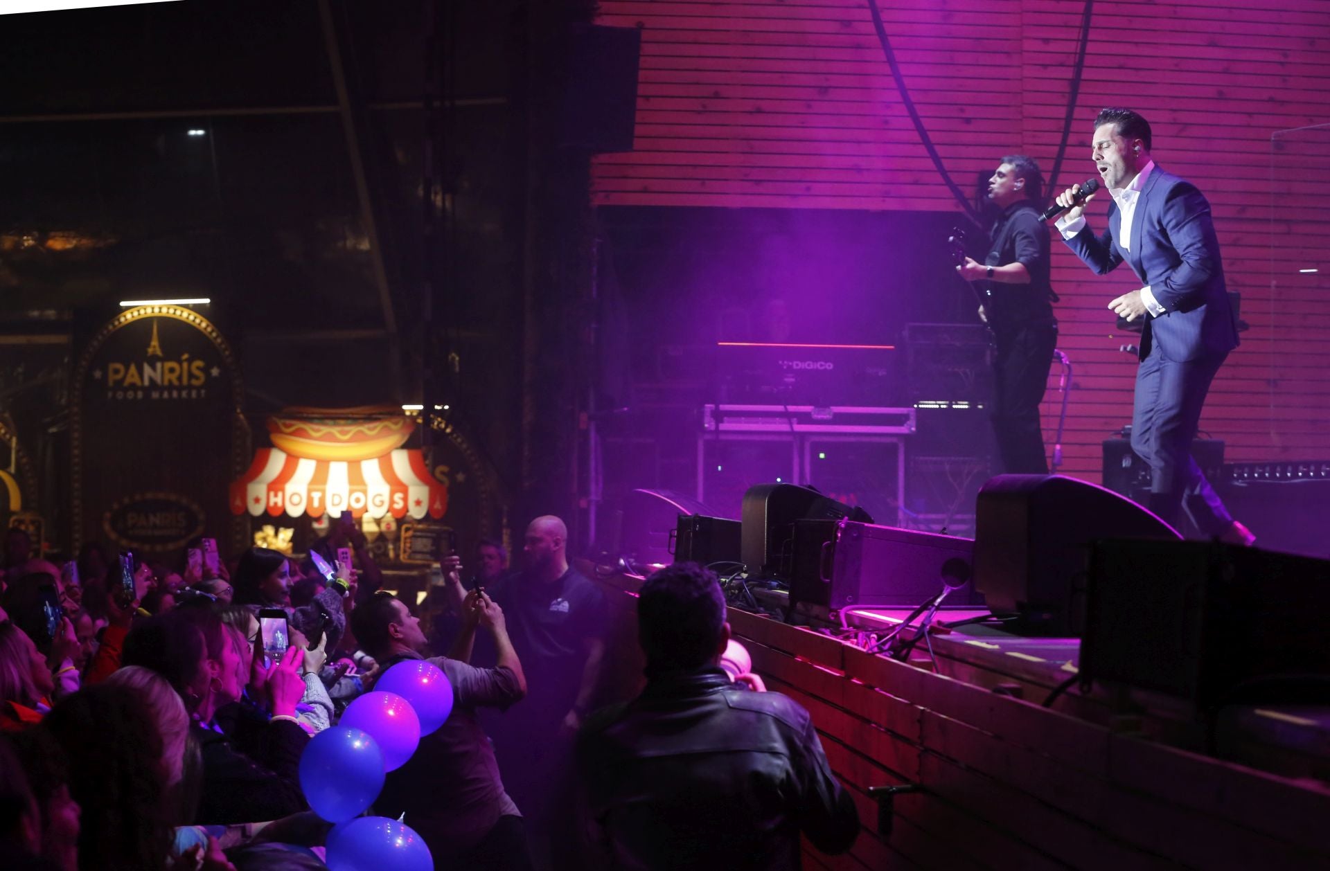 David Bustamante llena el Gijón Arena