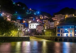 Imagen nocturna de Cudillero.