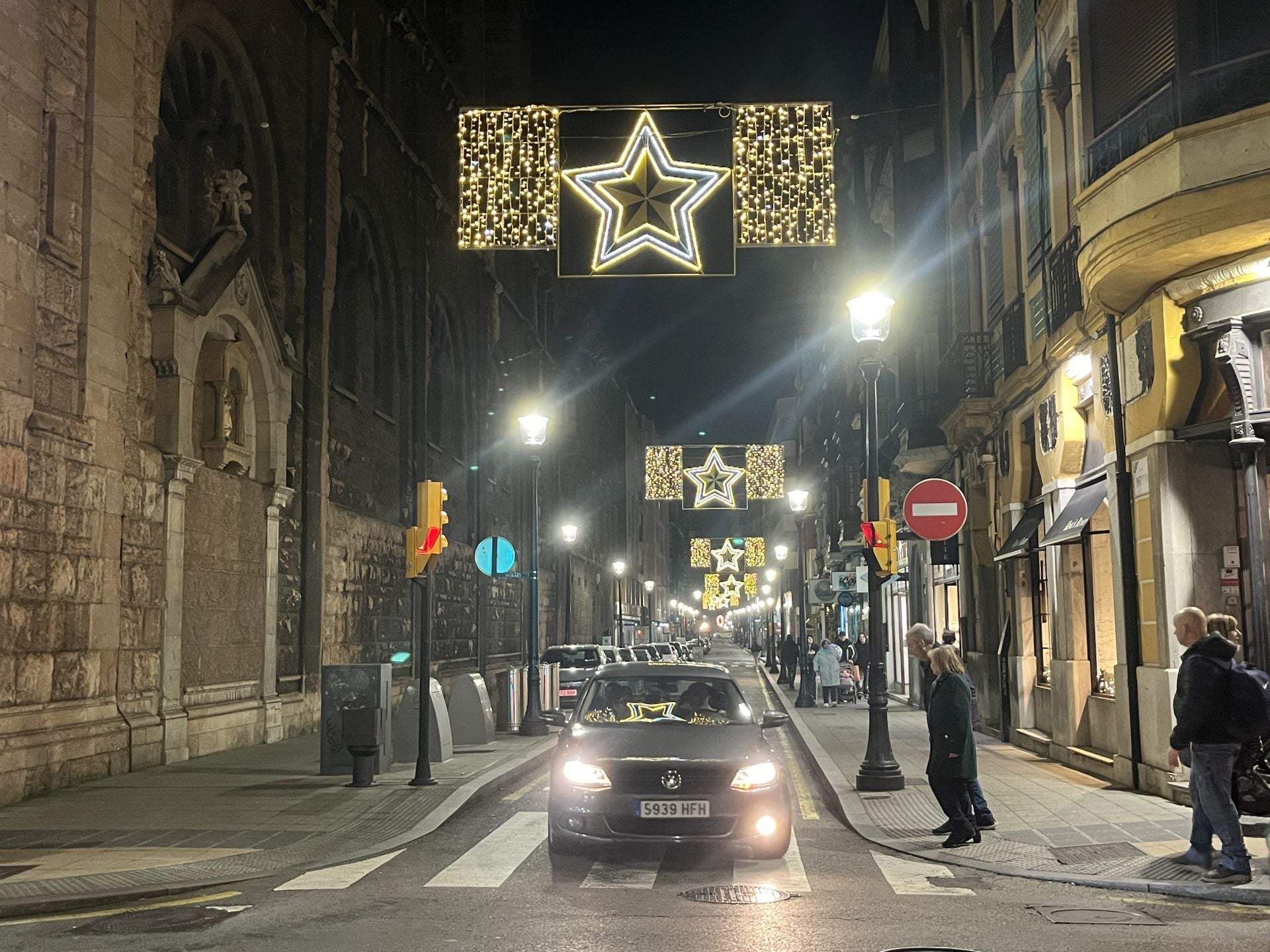 La Navidad ya deslumbra en Gijón: las luces navideñas que no te puedes perder