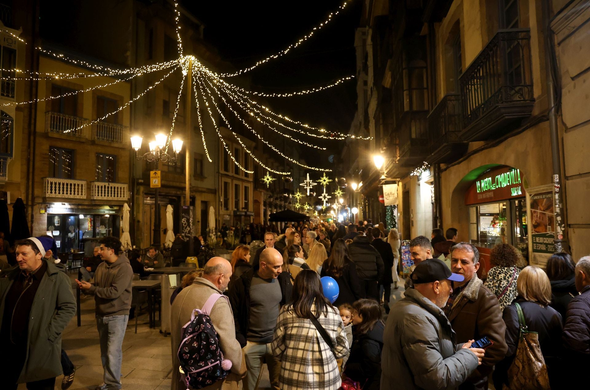 Oviedo se lanza a la calle para encender la Navidad