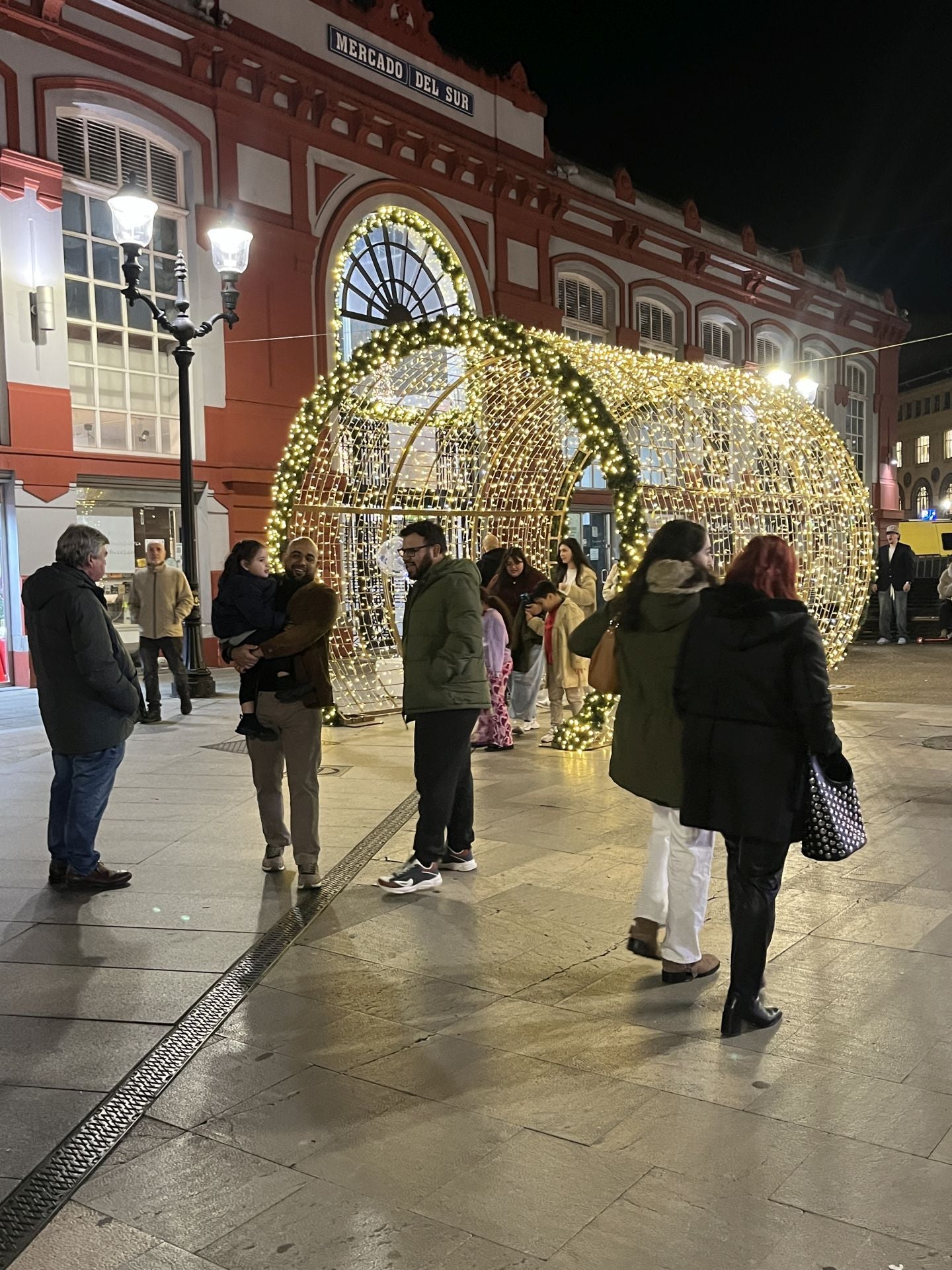 La Navidad ya deslumbra en Gijón: las luces navideñas que no te puedes perder