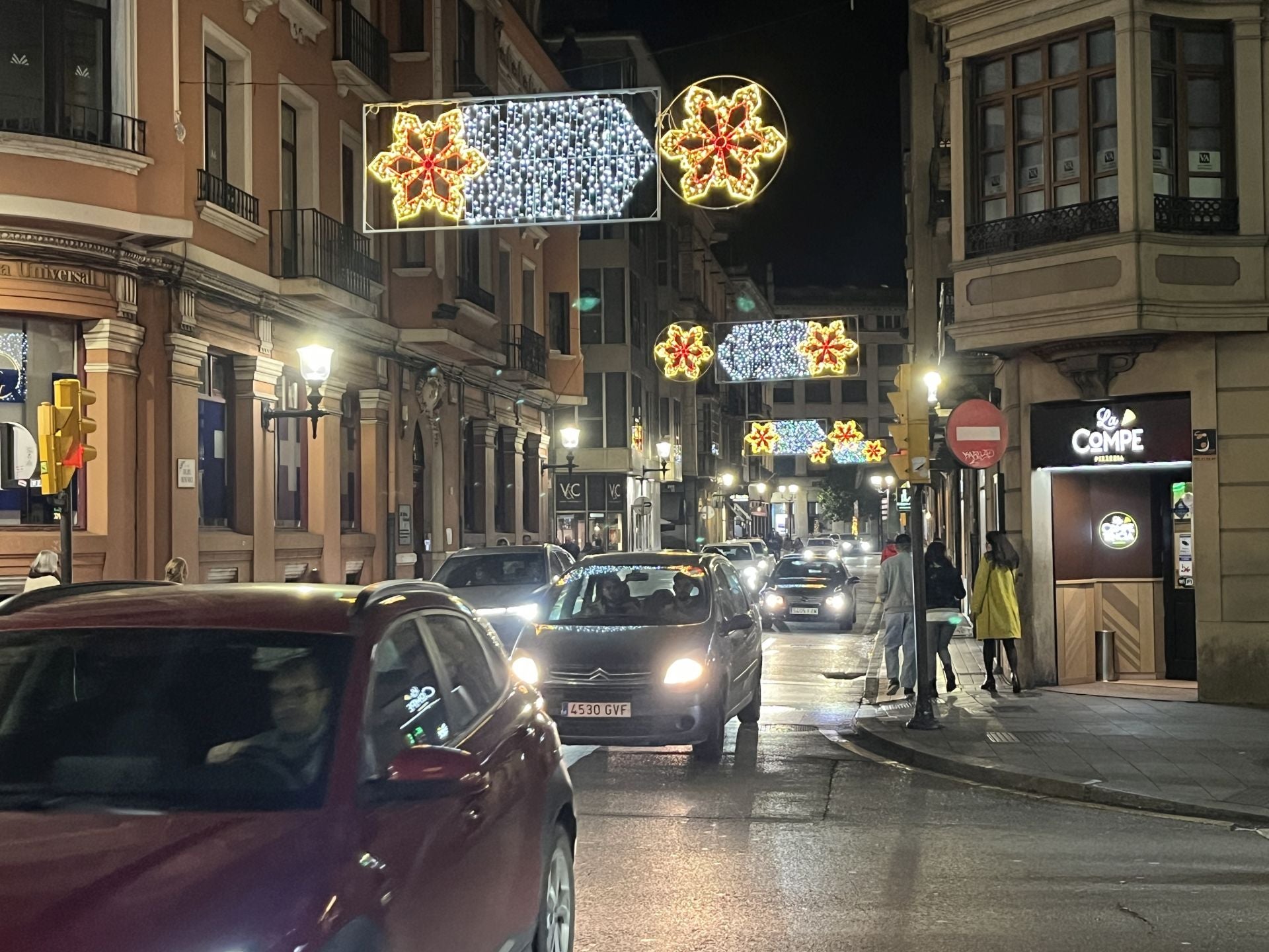 La Navidad ya deslumbra en Gijón: las luces navideñas que no te puedes perder