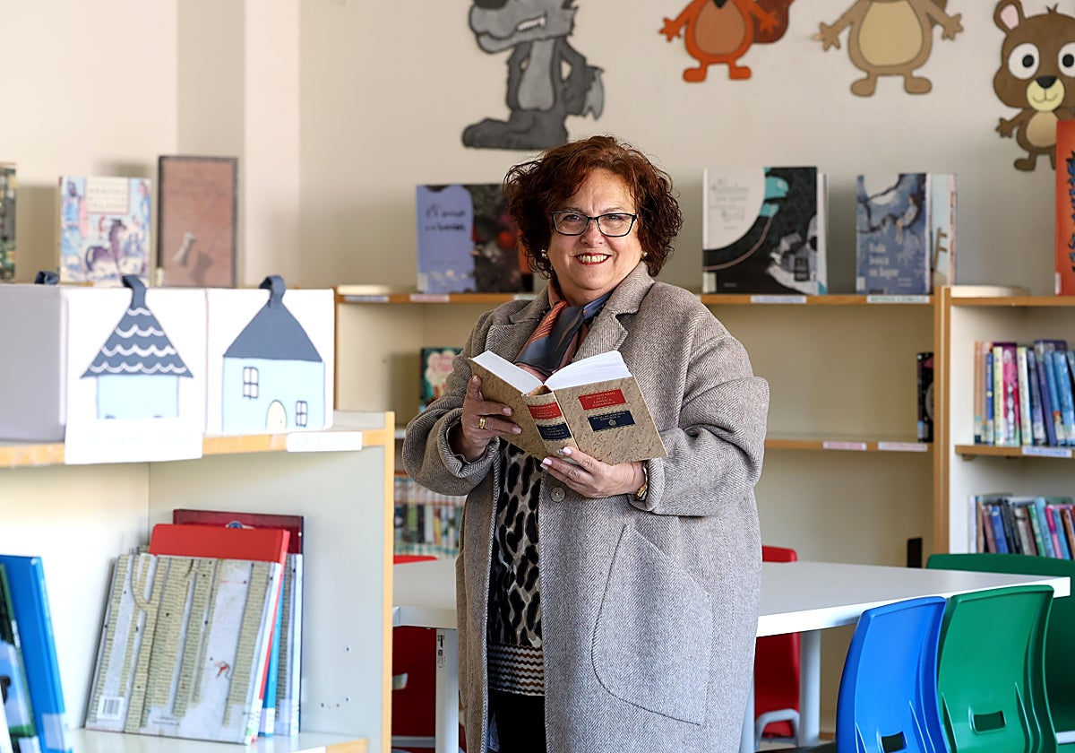 María Cruz Prieto, en el colegio Lorenzo Novo Mier, de Oviedo, donde ha dado clase los últimos 16 años.