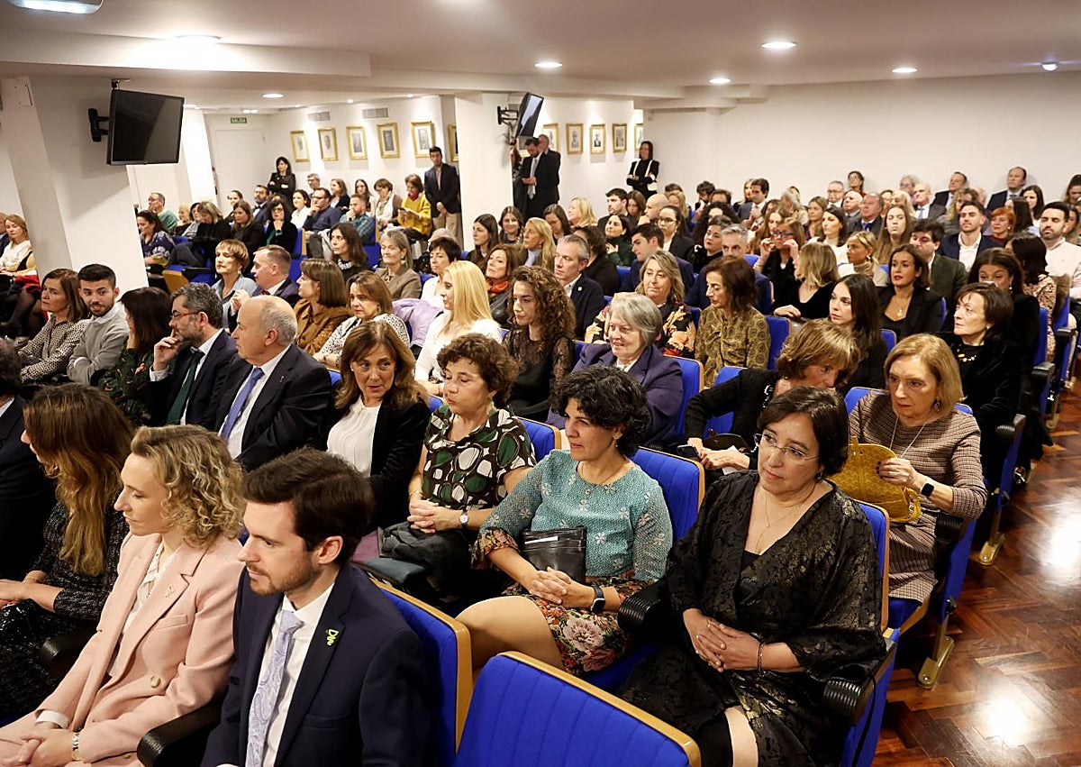 Imagen secundaria 1 - Los farmacéuticos reivindican «nuestro papel social» en el acto por la festividad de su patrona