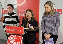 Por la izquierda, Vanesa Fernández, directora general de Igualdad del Principado; Lidia Guinart, diputada en el Congreso y presidenta de la Comisión de Seguimiento del Pacto de Estado contra la Violencia de Género, y Gretel Villanueva, secretaria de Igualdad de la Agrupación Socialista de Gijón.