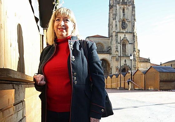 Ana Posada, en la plaza de la Catedral.