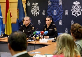 El comisario Miguel Ángel Díaz y la inspectora Iris Rodríguez en la presentación.