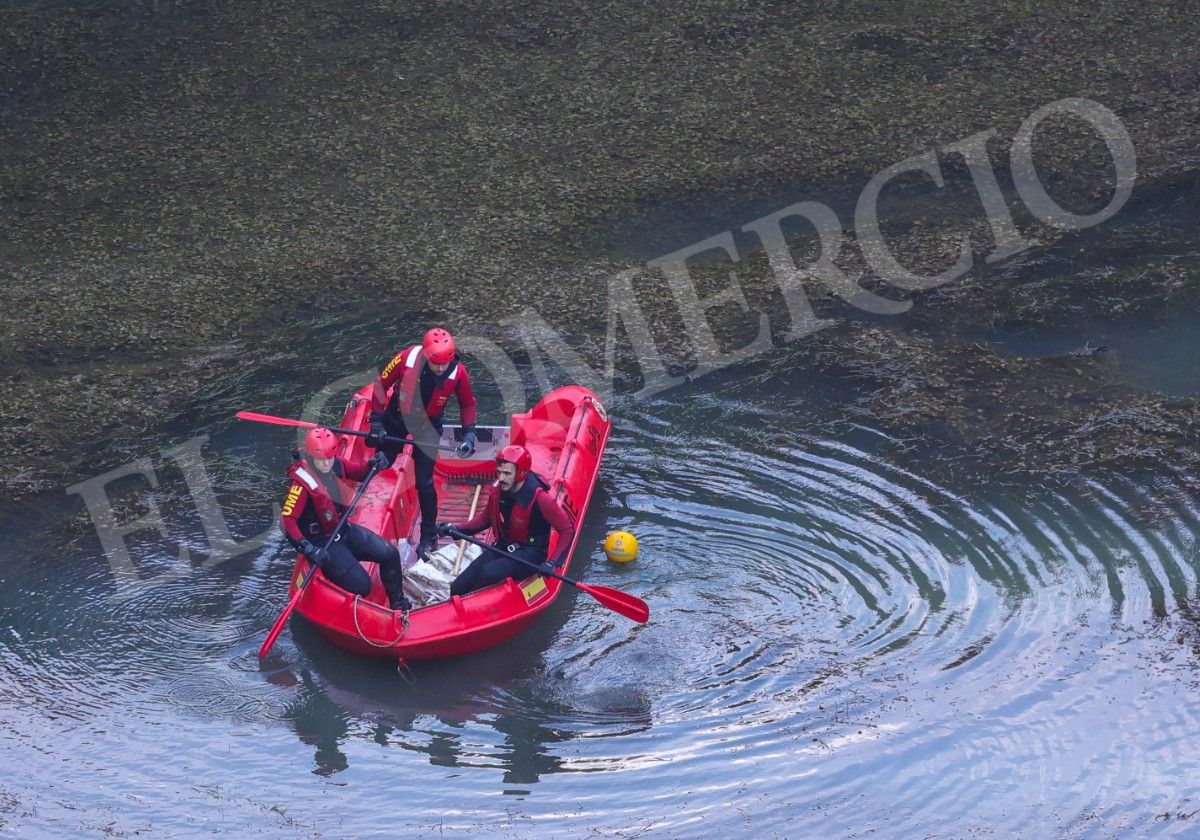 Un caso sin resolver en Asturias: así es la minuciosa búsqueda de Maritrini en la balsa de Ribadesella