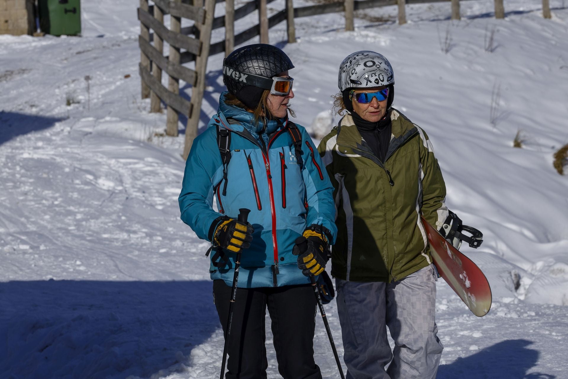 Asturias disfruta por fin de la nieve: así fue el inicio de la temporada de esquí