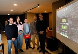 Javier Suárez Llana (IU), Olaya Suárez (Podemos), Rodrigo Pintueles (PP), Jesús Martínez Salvador (Foro) y Tino Vaquero (PSOE) al inicio del debate organizado por 'Un pulmón para el solarón'.
