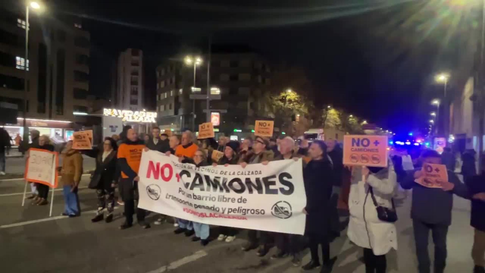 Los vecinos de La Calzada, en Gijón, vuelven a protestar para sacar a los camiones del barrio