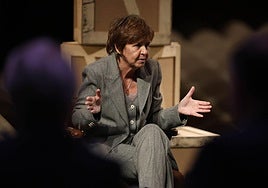 La alcaldesa de Gijón, Carmen Moriyón, durante el encuentro con EL COMERCIO en el Teatro Jovellanos.