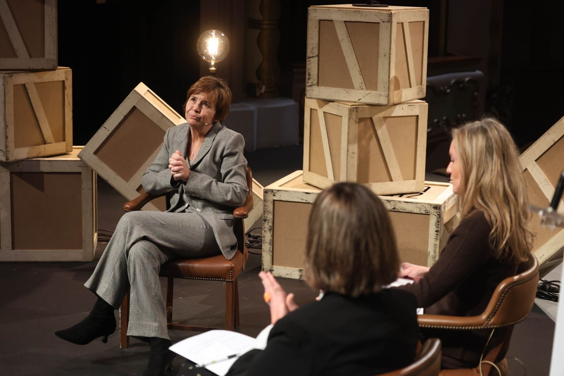 Las imágenes del encuentro de la alcaldesa de Gijón con EL COMERCIO