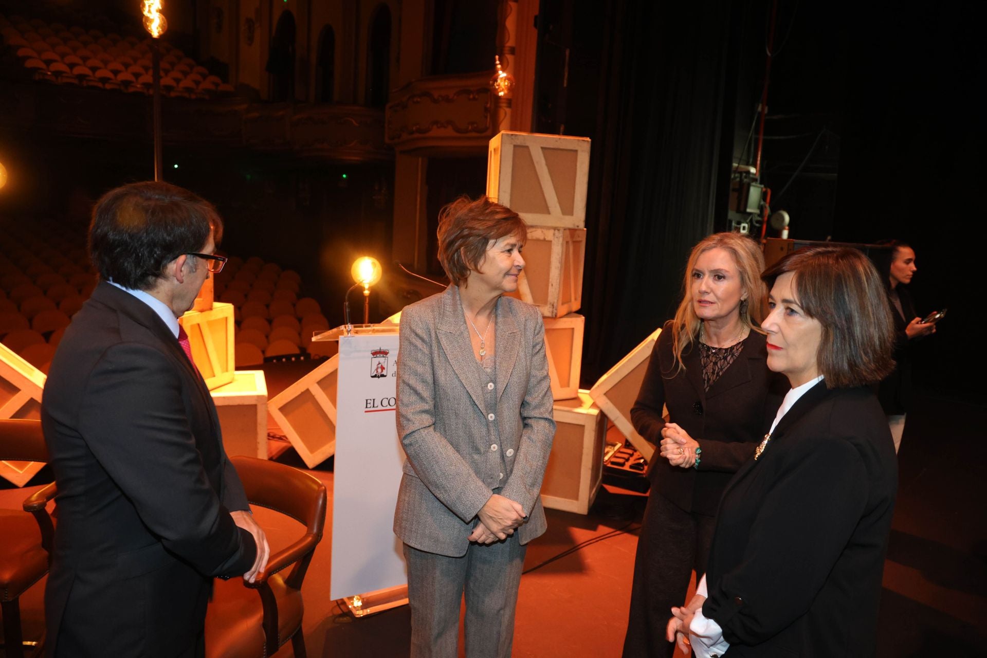 Las imágenes del encuentro de la alcaldesa de Gijón con EL COMERCIO