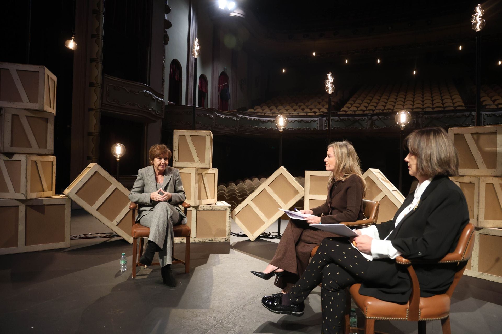 Las imágenes del encuentro de la alcaldesa de Gijón con EL COMERCIO