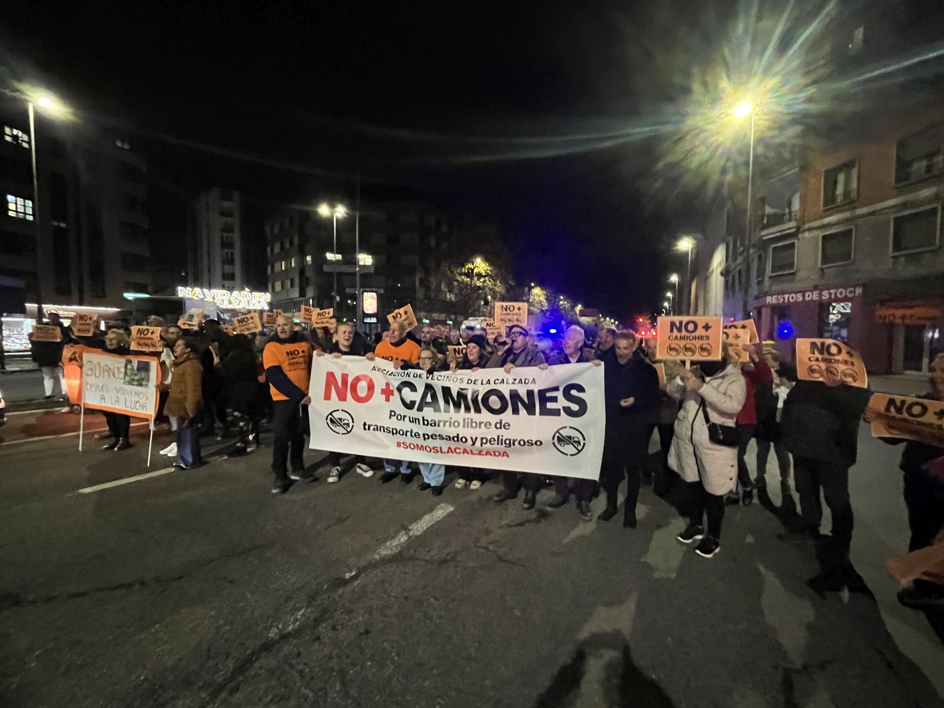 Los vecinos de La Calzada piden una solución para el vial de Jove