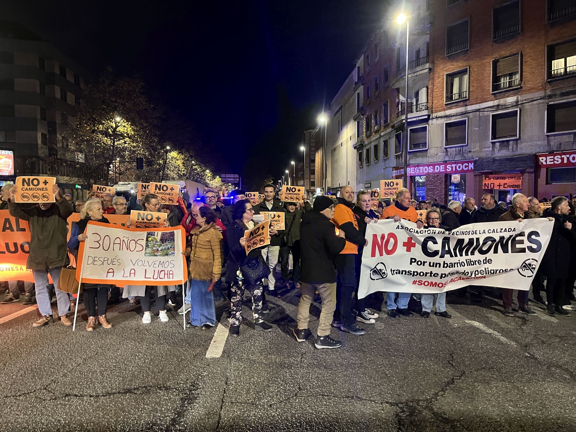 Los vecinos de La Calzada piden una solución para el vial de Jove