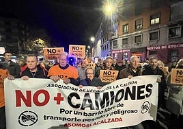 Los vecinos de La Calzada piden una solución para el vial de Jove