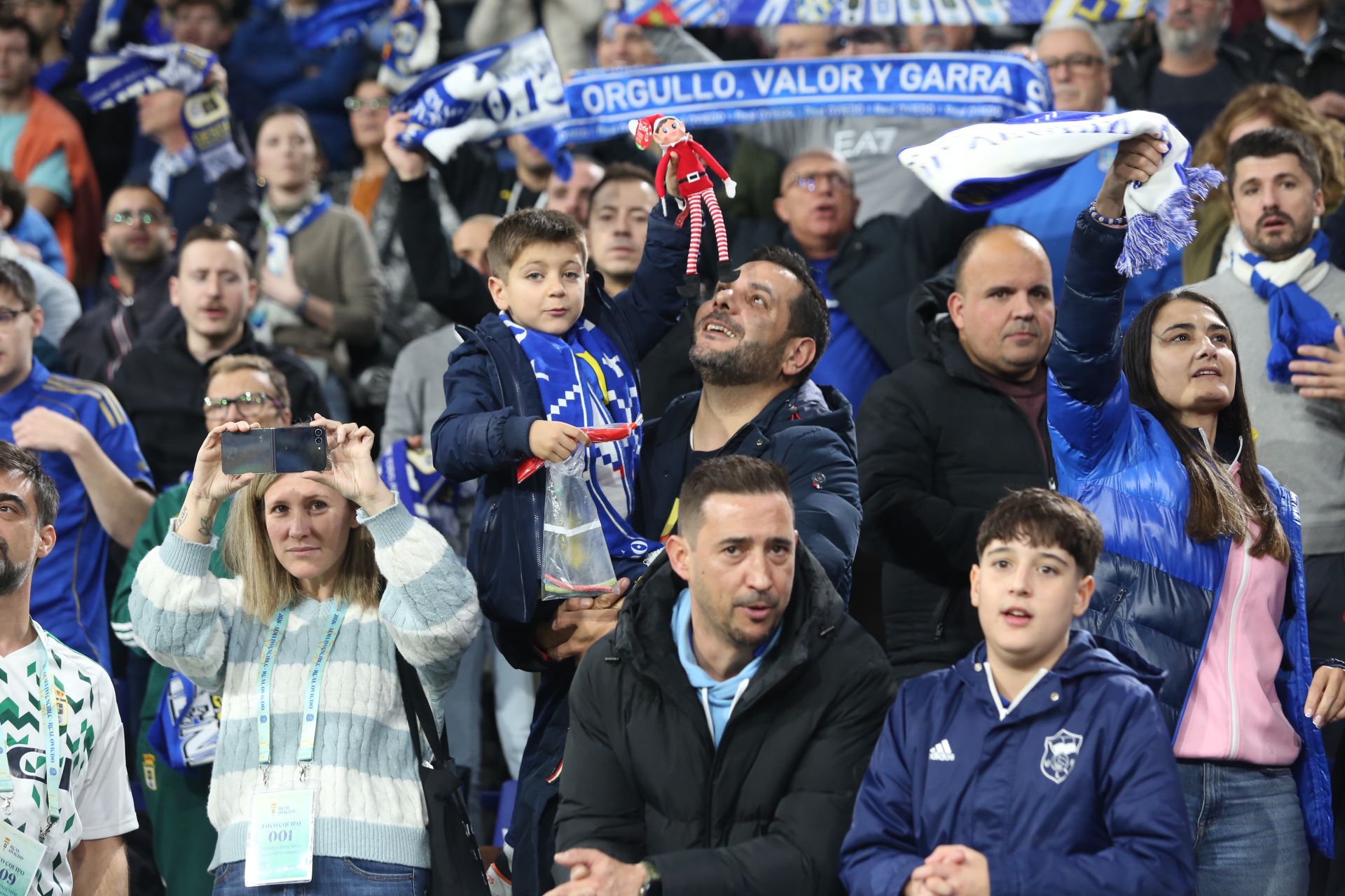 ¿Estuviste en el Real Oviedo - Mallorca? ¡Búscate en las gradas!