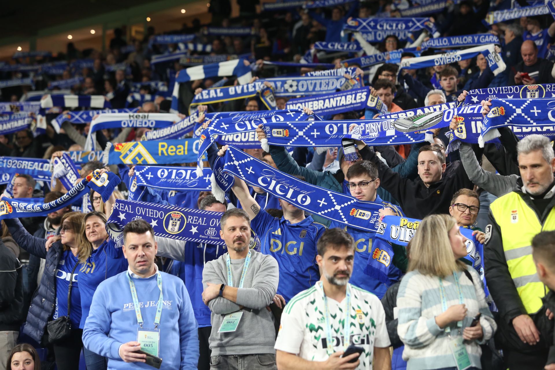 ¿Estuviste en el Real Oviedo - Mallorca? ¡Búscate en las gradas!