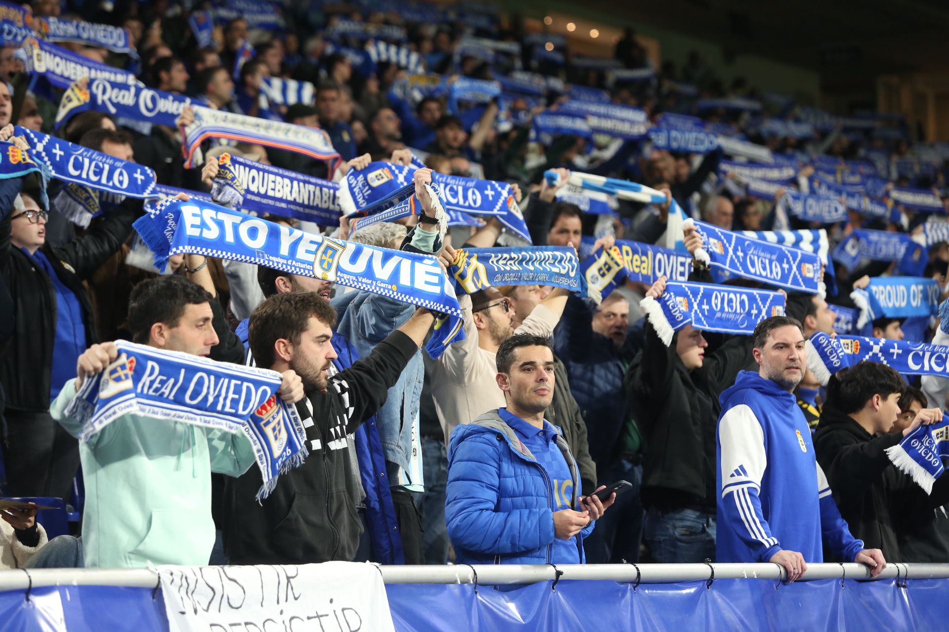¿Estuviste en el Real Oviedo - Mallorca? ¡Búscate en las gradas!