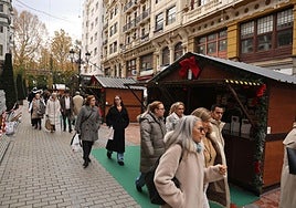 El mercado de Navidad EL Camino en la calle Mlicias Nacionales.