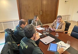 La reunión mantenida esta mañana para poner coto al furtivismo.
