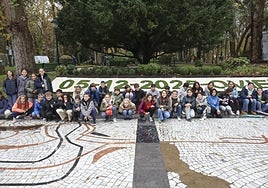 Los pequeños participantes, en el paseo de los Álamos del Campo.
