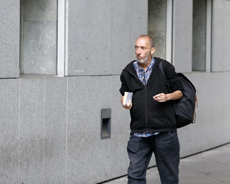 Natalio Grueso, accediendo a la Audiencia Provincial.