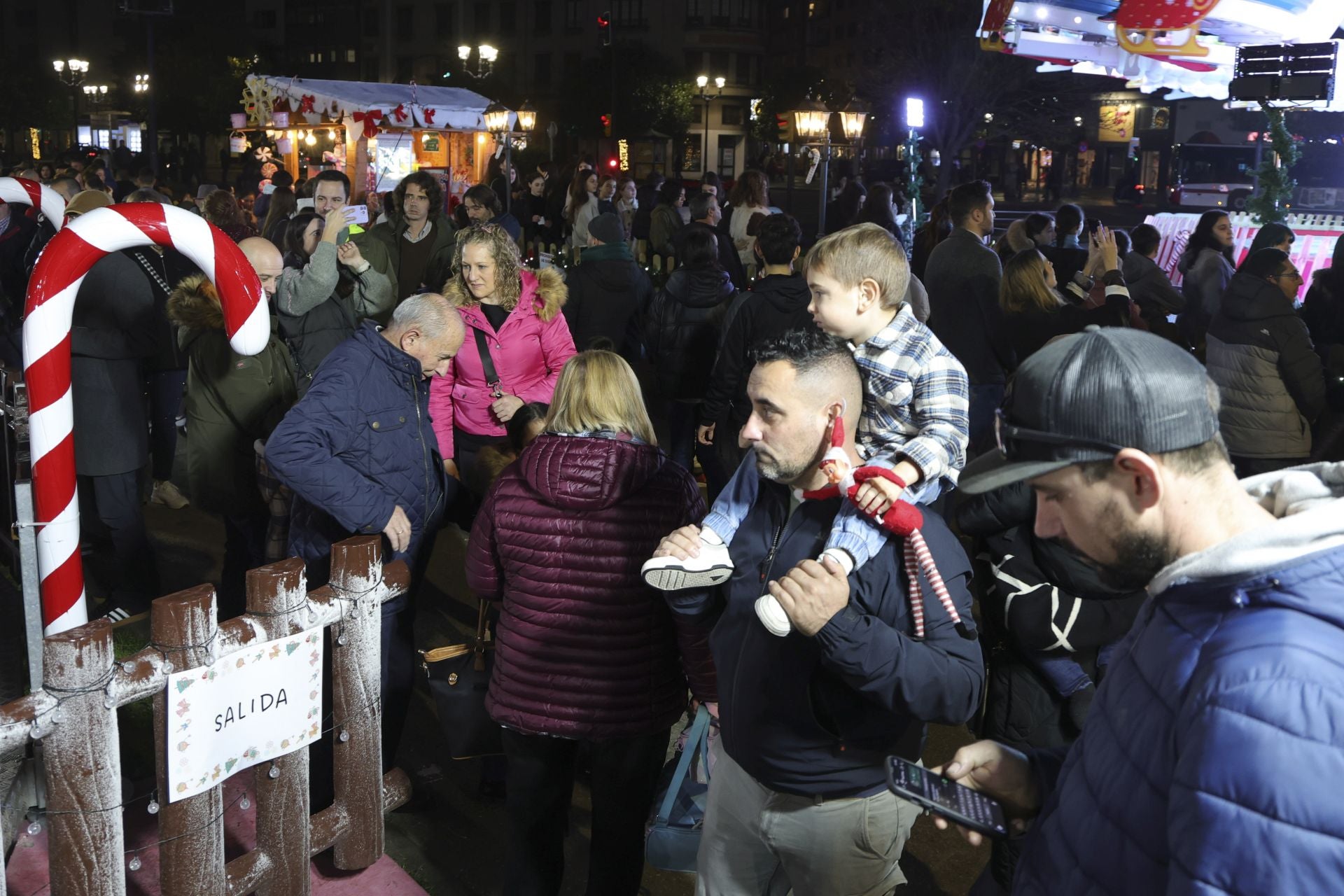 Luces, belenes, mercados y hasta pistas de patinaje: el puente de diciembre en Asturias lo tiene todo