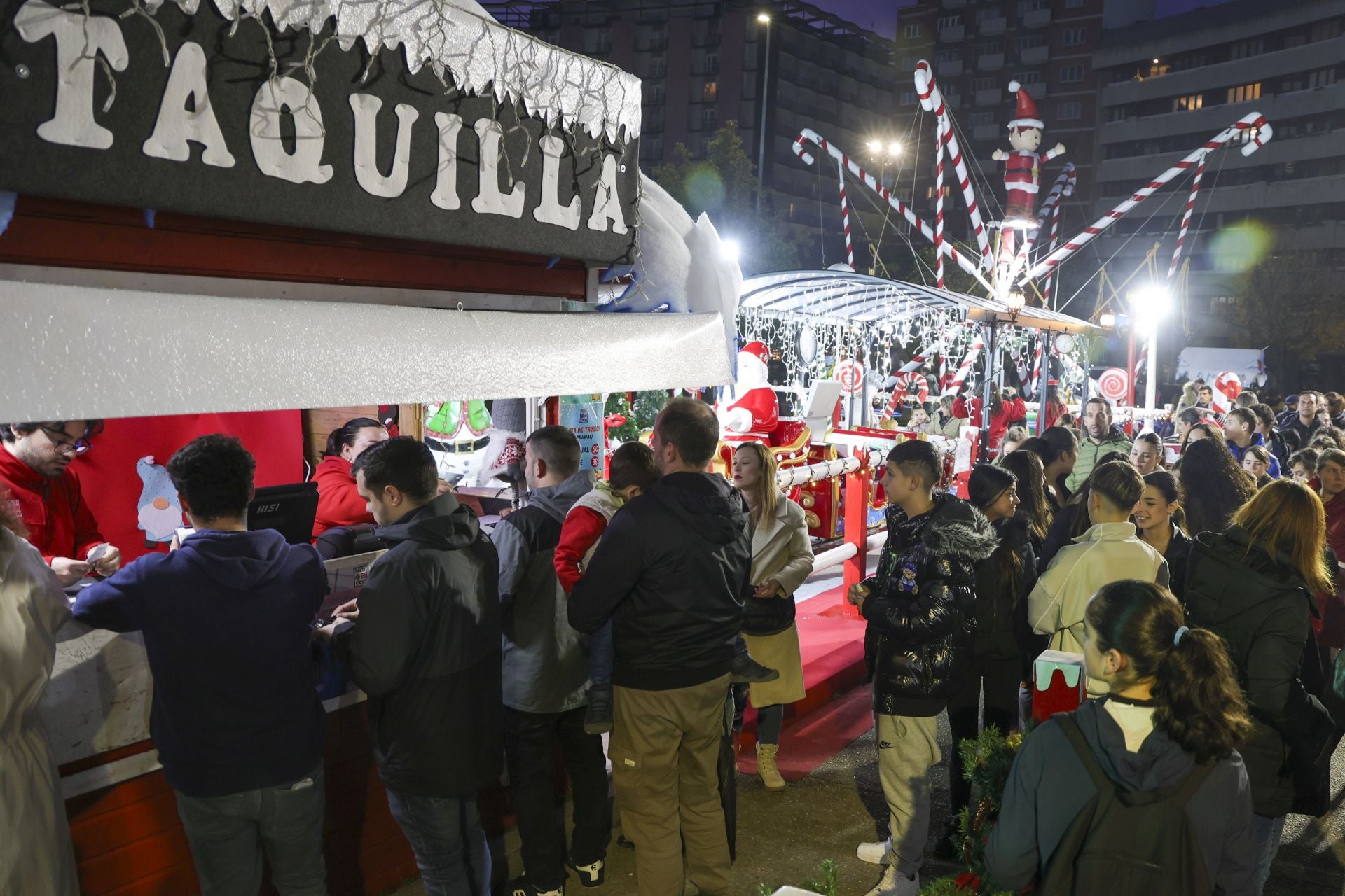 Luces, belenes, mercados y hasta pistas de patinaje: el puente de diciembre en Asturias lo tiene todo