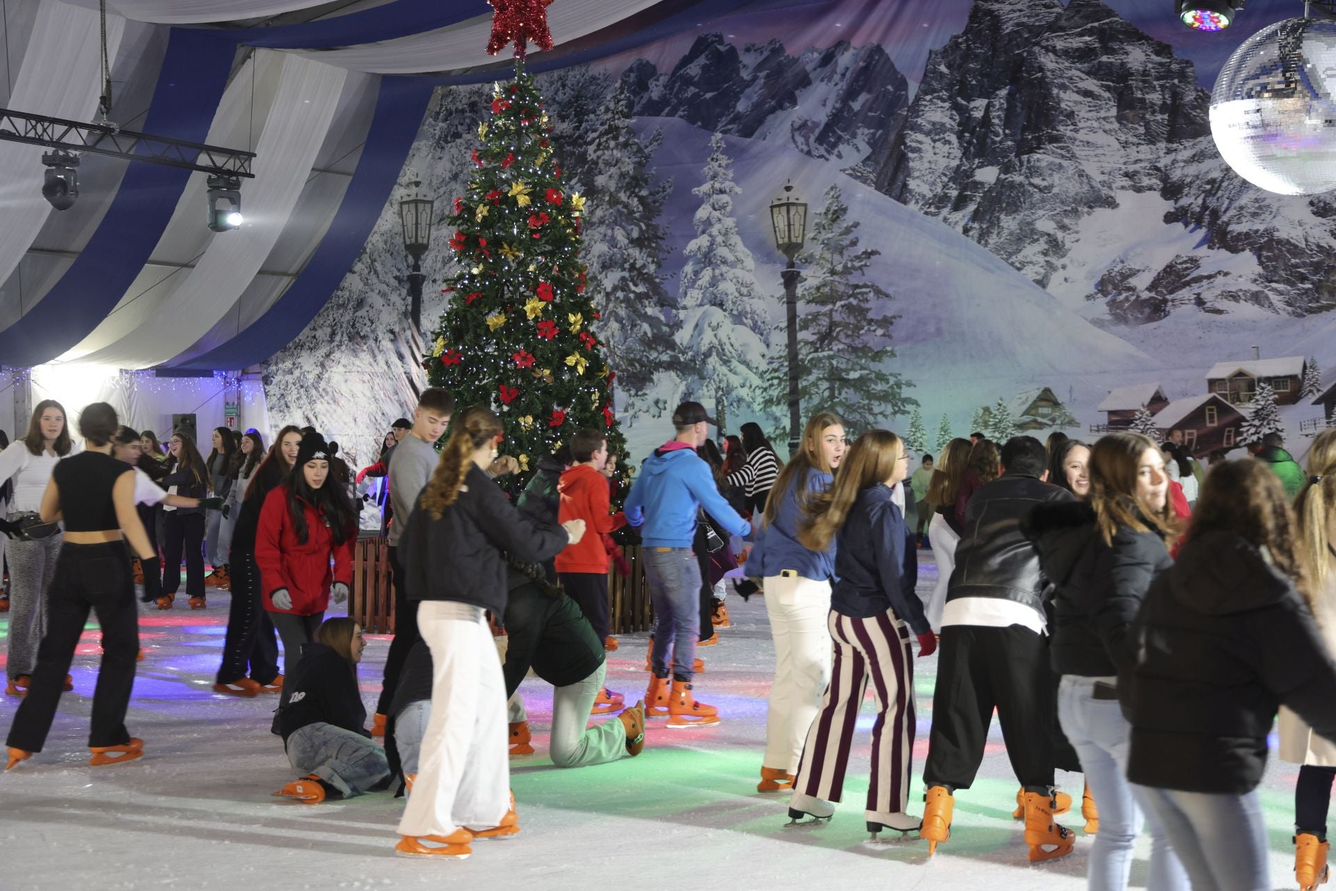 Luces, belenes, mercados y hasta pistas de patinaje: el puente de diciembre en Asturias lo tiene todo