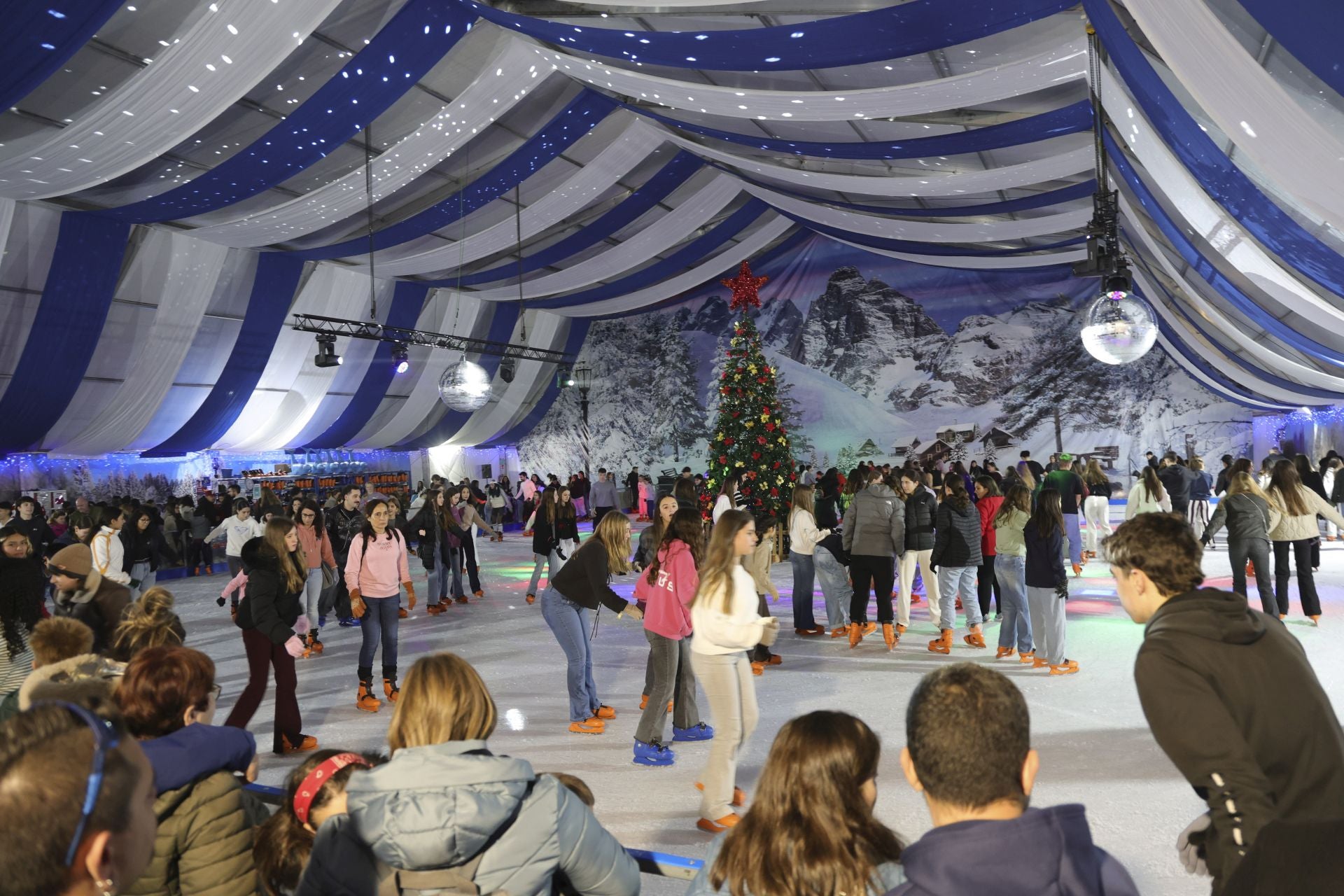 Luces, belenes, mercados y hasta pistas de patinaje: el puente de diciembre en Asturias lo tiene todo