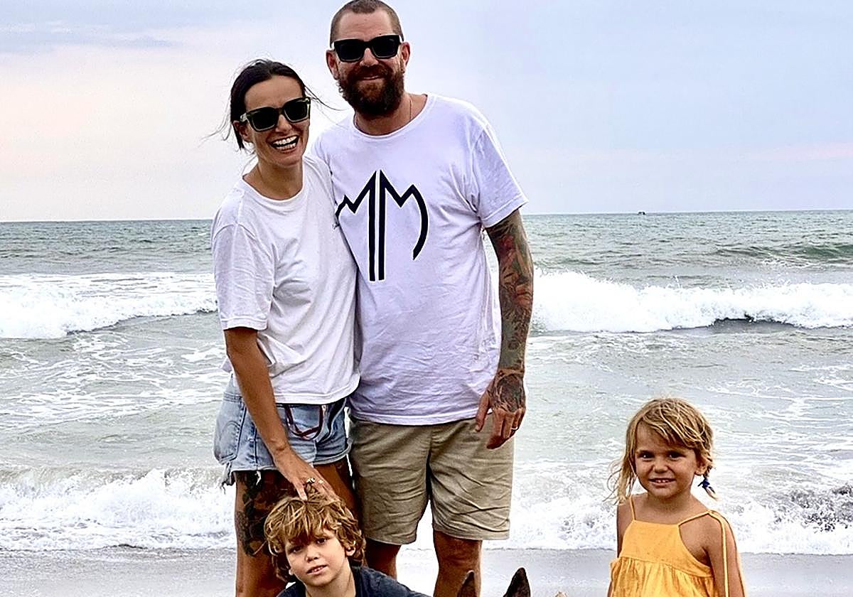 Elo y Dirk con sus hijos, Thiago y Maia.