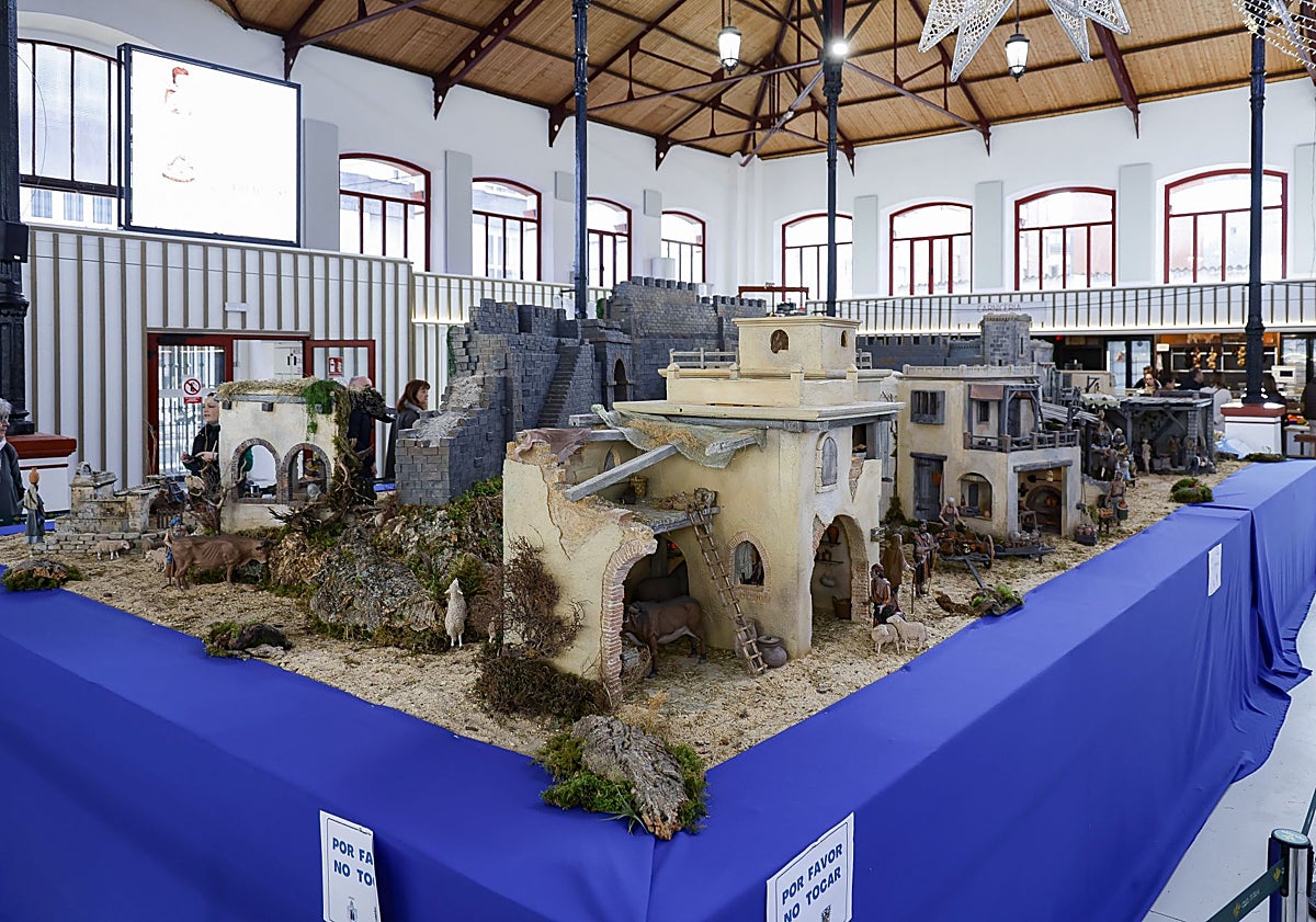 Imagen principal - Nacimientos ubicados en la Plaza de Abastos y en la Casa de los Hevia.