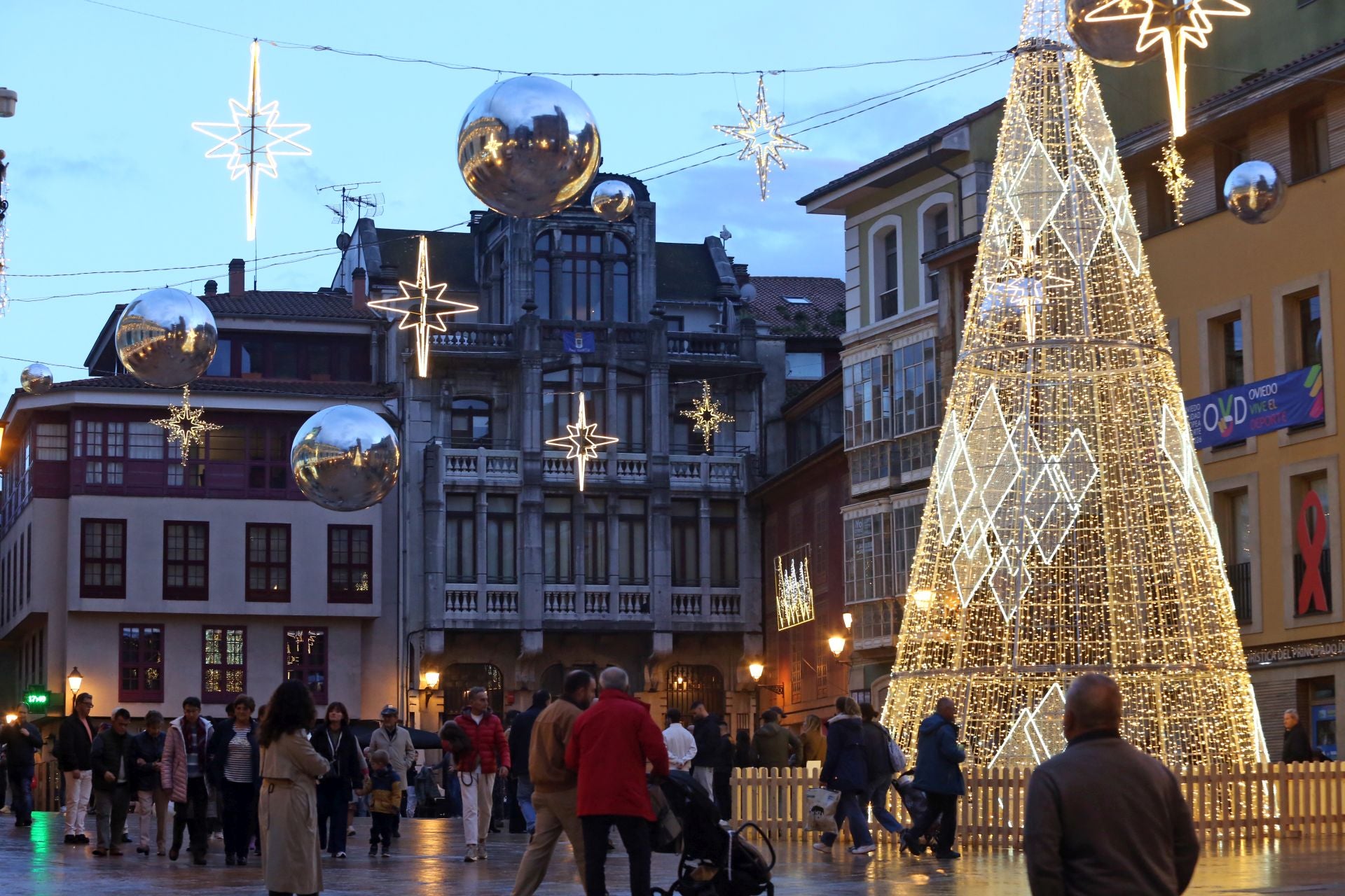 Luces, belenes, mercados y hasta pistas de patinaje: el puente de diciembre en Asturias lo tiene todo